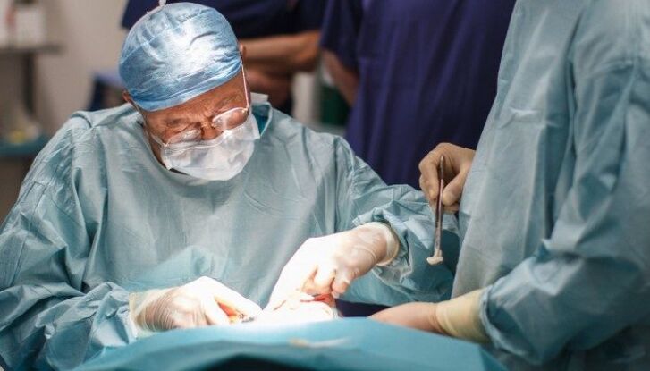 Pag-opera aron makuha ang vitreous humor sa mata (vitrectomy)